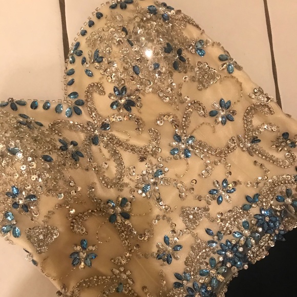 Prom dress with swarovski crystals. Only worn once - Picture 2 of 6